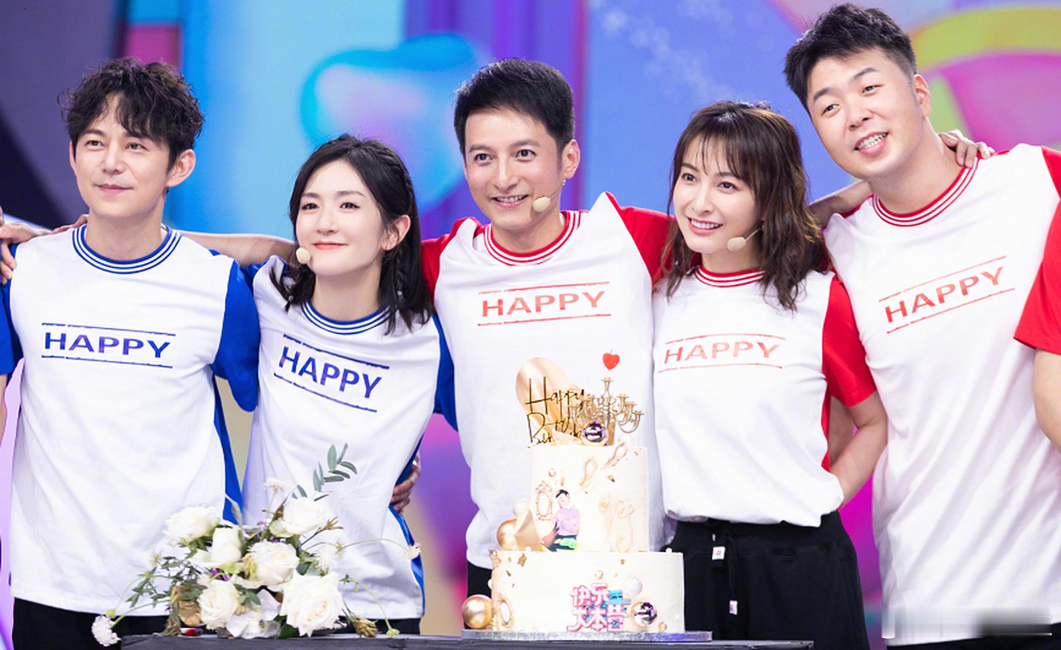 看到谢娜晒照为李维嘉庆生，想起了好久不见的快乐大本营。还记得那么多次的“你们好，