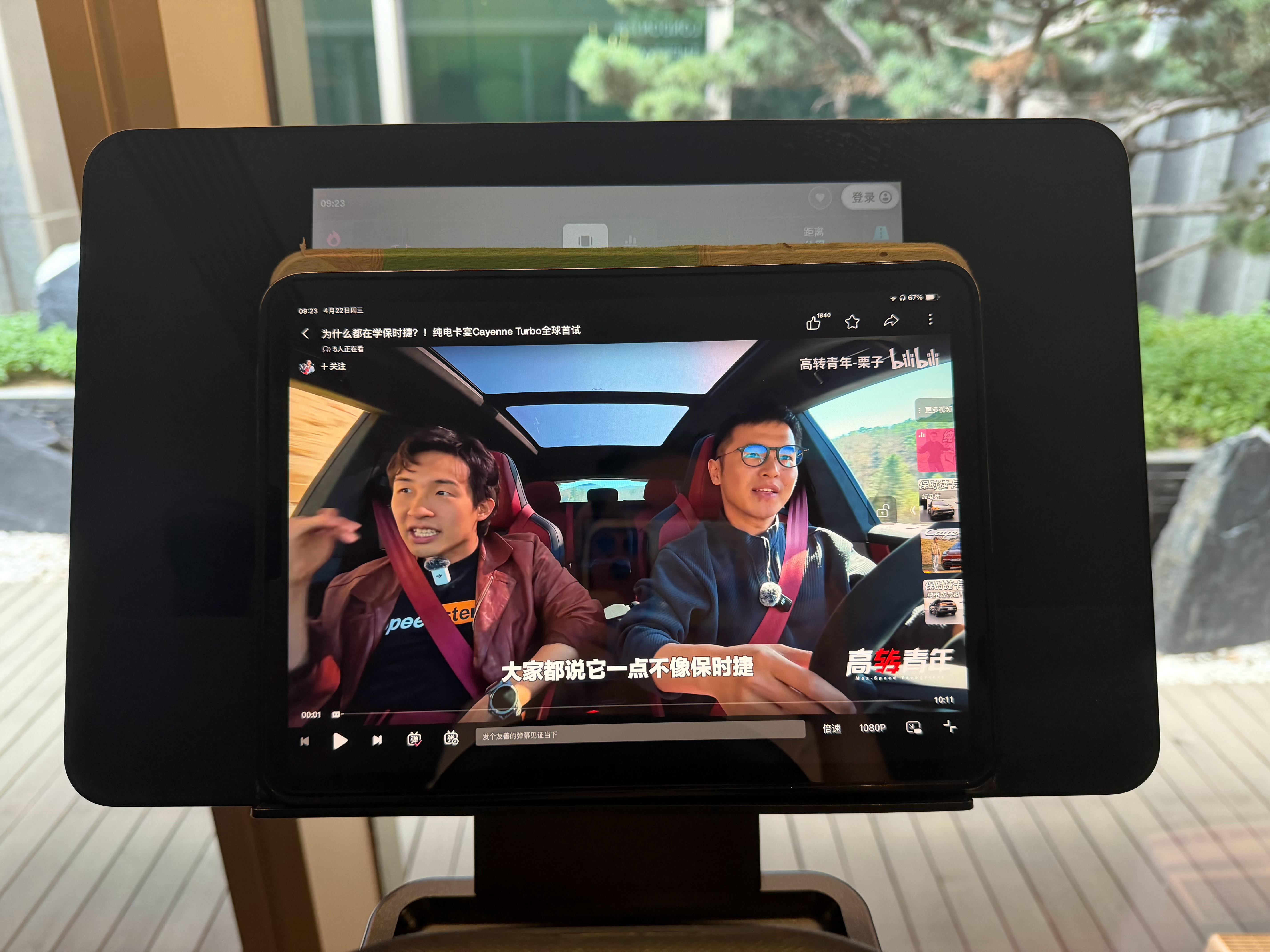 下午要去拍最新的纯电Cayenne然而我又是只能在国内第一次见到它的土狗于是健身