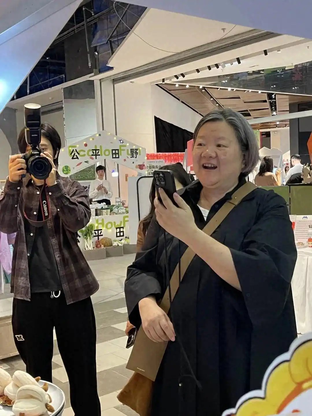 陈导与前妻洪晃当年应该是因为才华互相吸引的吧！​​​