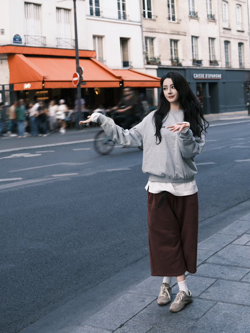 迪丽热巴IG更新～姐宝玩得开心呀迪丽热巴看秀内场待遇​​​