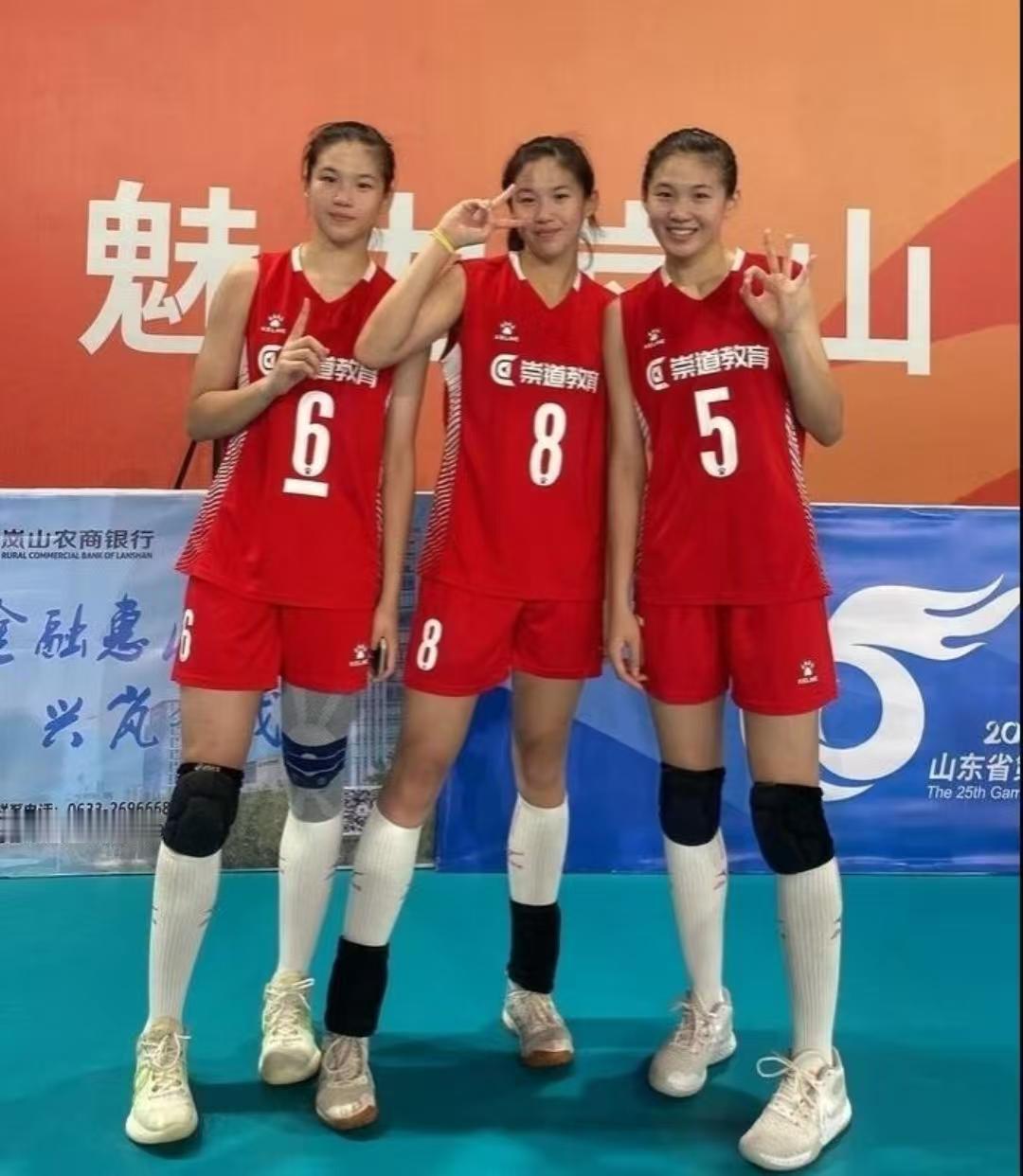 中国女排有希望了！因为出现了三胞胎姐妹，可组半支队伍！解家三姐妹：解盛岩（老大）