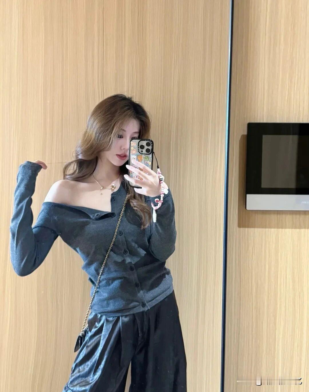 这套简直把腿长拉到了脖子，比例杀疯了！[比心][比心][比心]完美大长腿修长