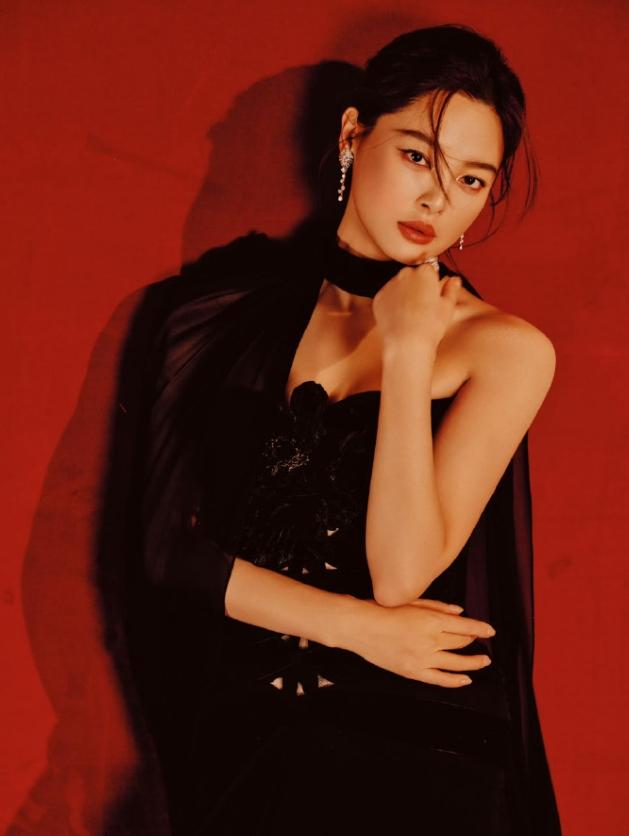 辛芷蕾升咖好明显！微博之夜内场和杨幂坐一块，倪妮，佟丽娅，杨紫的位置都不如她，