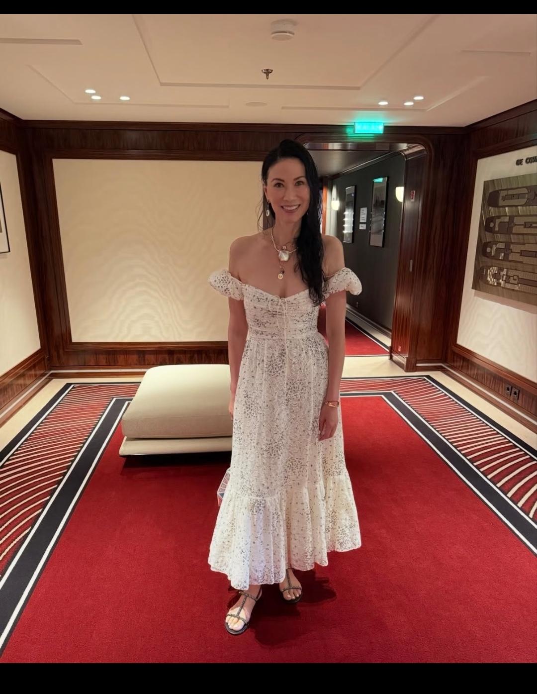 费尽了千辛万苦，万千个心眼，早早的挑中了彩票号码，确保了两个女儿一出生就接收到命