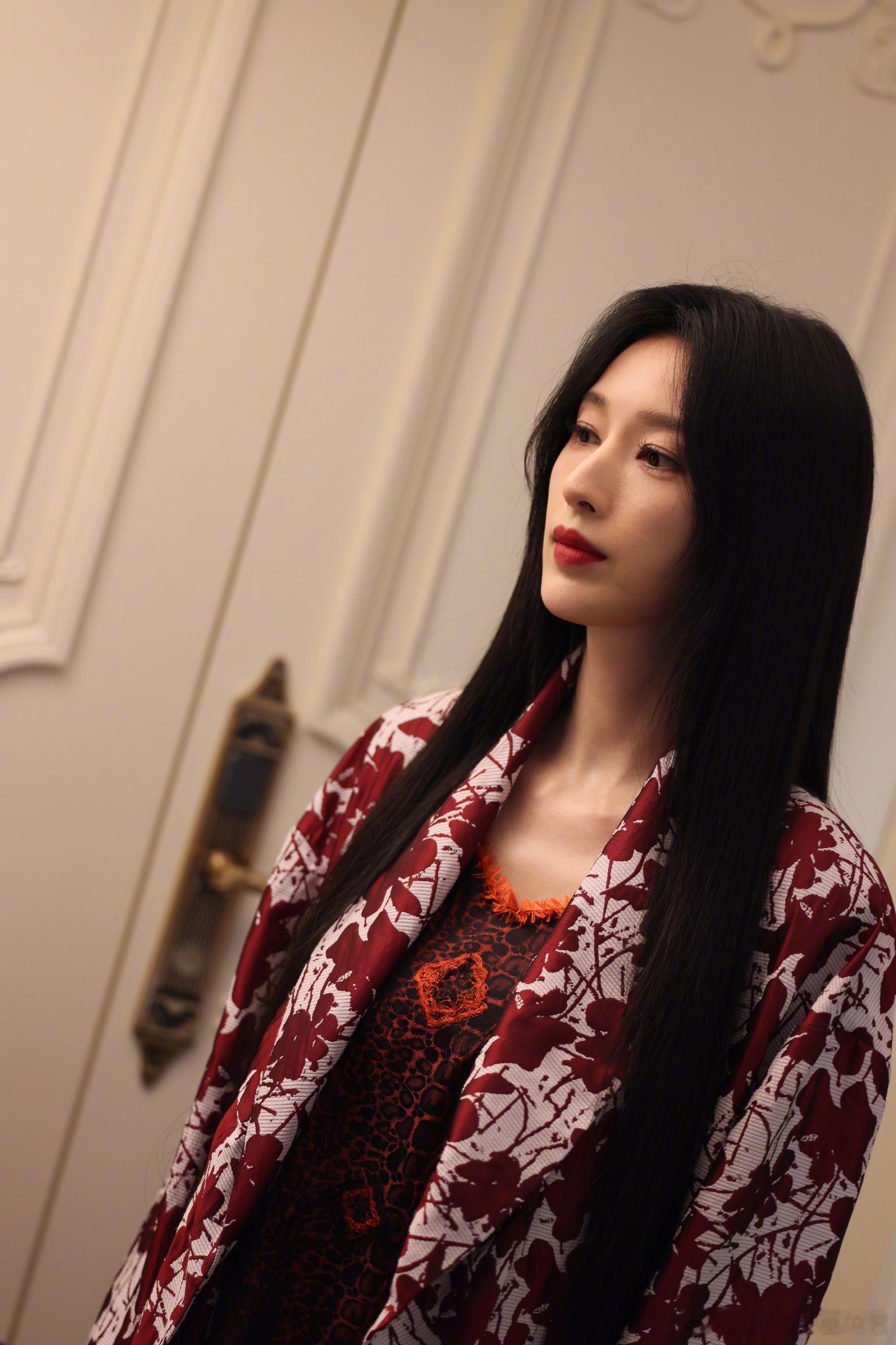 张俪：血囊现在这么火吗？！只能说姐演的林喜柔太绝了！地枭老大的“血囊供养”名场