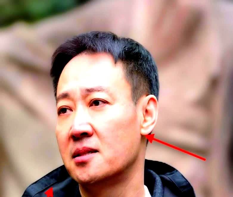 凌晨2点，辛柏青更新了微博！！！最近总是不自觉往墙上摸开关开灯这事可太戳