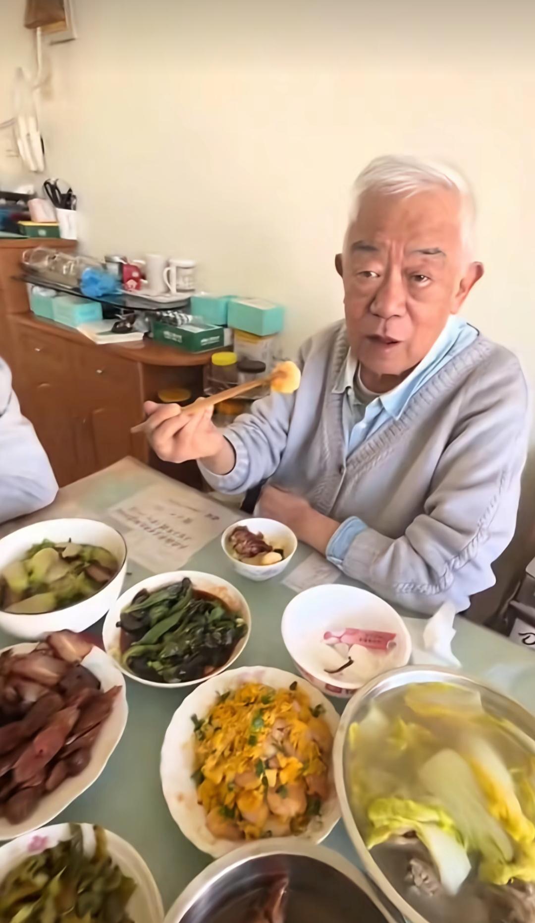 去年这个时候，演员高亮突然离世，让很多人惋惜，最近高亮的妻子在丈夫忌日那天发了动