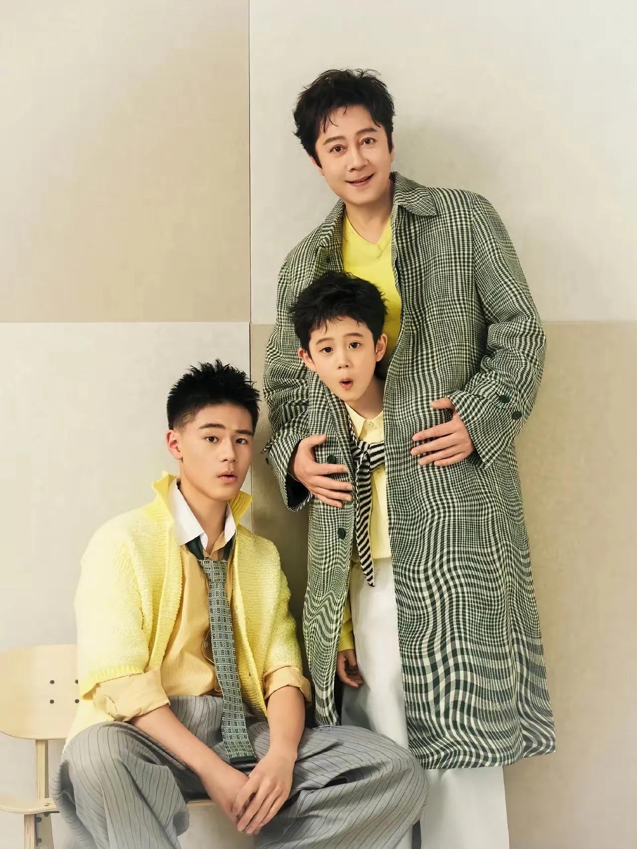 蔡国庆带着两个儿子合体亮相，照片一出来，不少人都在感慨：这三人的脸，简直像复制粘