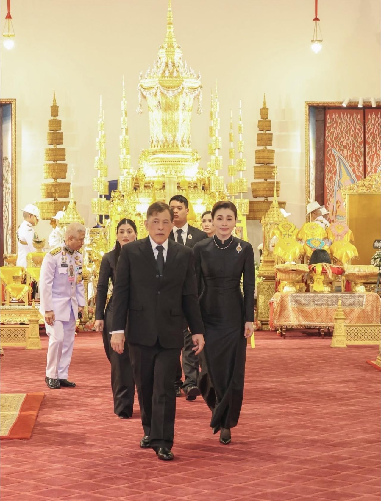 没想到帕公主葬礼刚办完第二天，此前连追悼会都迟到了1小时的泰王，居然带着素提达王