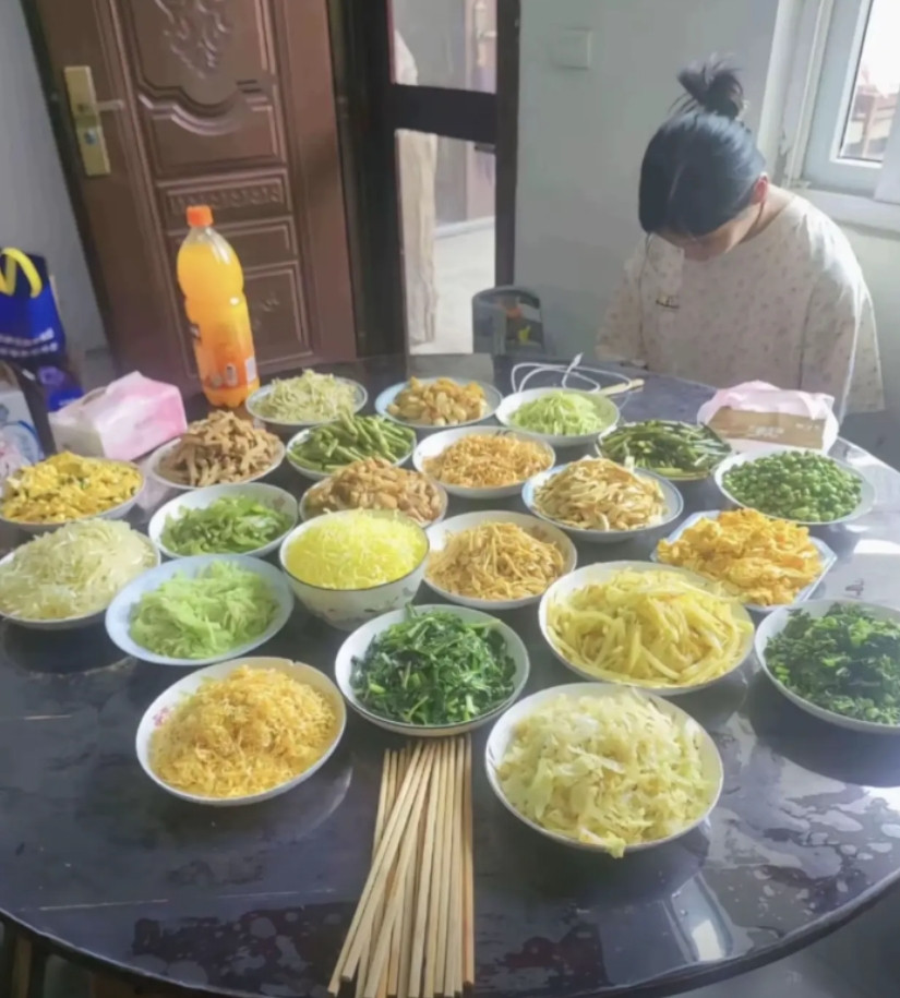 第一次去女朋友家，女友家准备了一桌菜，看来是没戏了