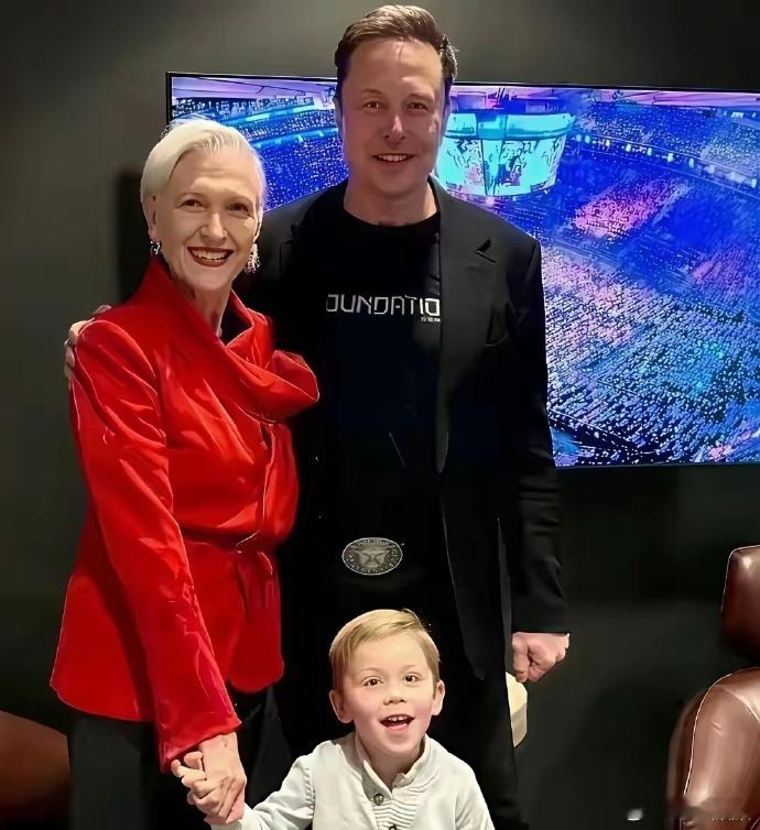 这才是豪门清流！马斯克老妈78岁还在接代言，不靠儿子靠自己。