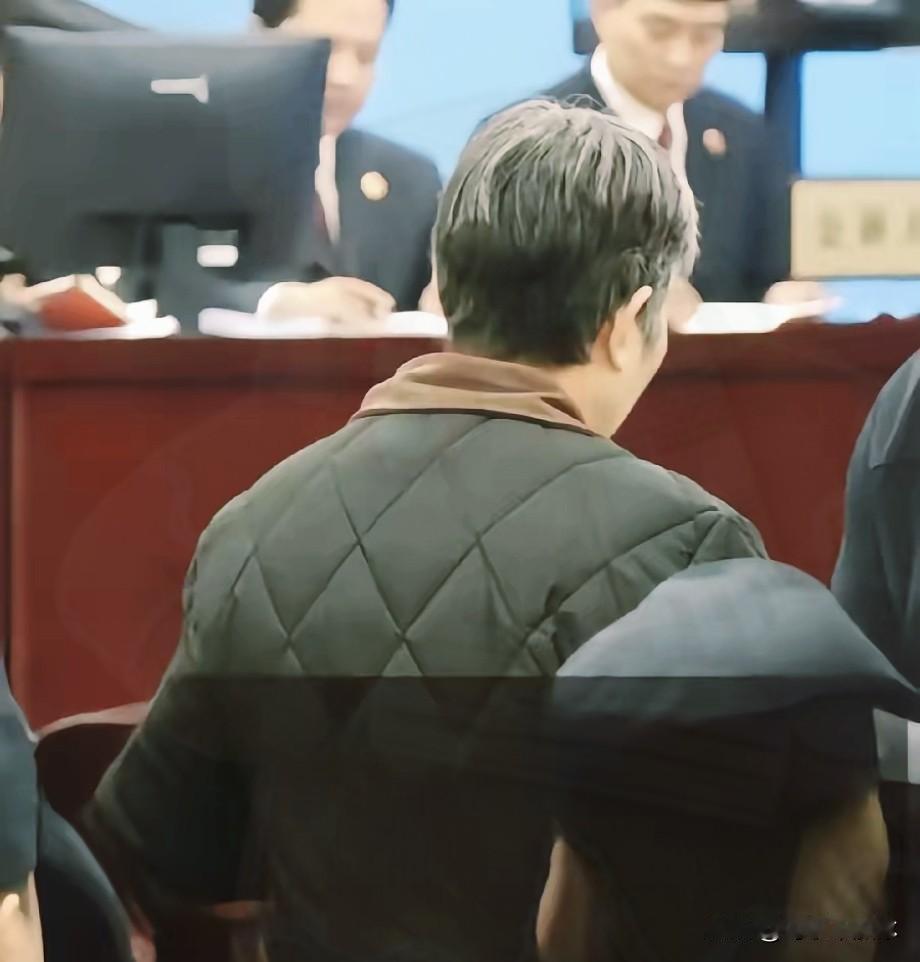 最让人心寒的，其实不是那六年的刑期，而是判决书上冰冷的“宿管阿姨”四个字。5