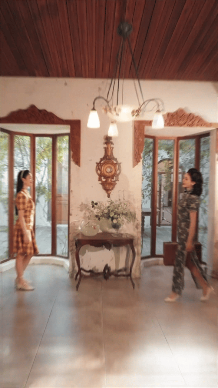 林允妈咪变姐姐又变女鹅这次红毯，林允的造型师怕是读完了《女性心理学》。三个lo