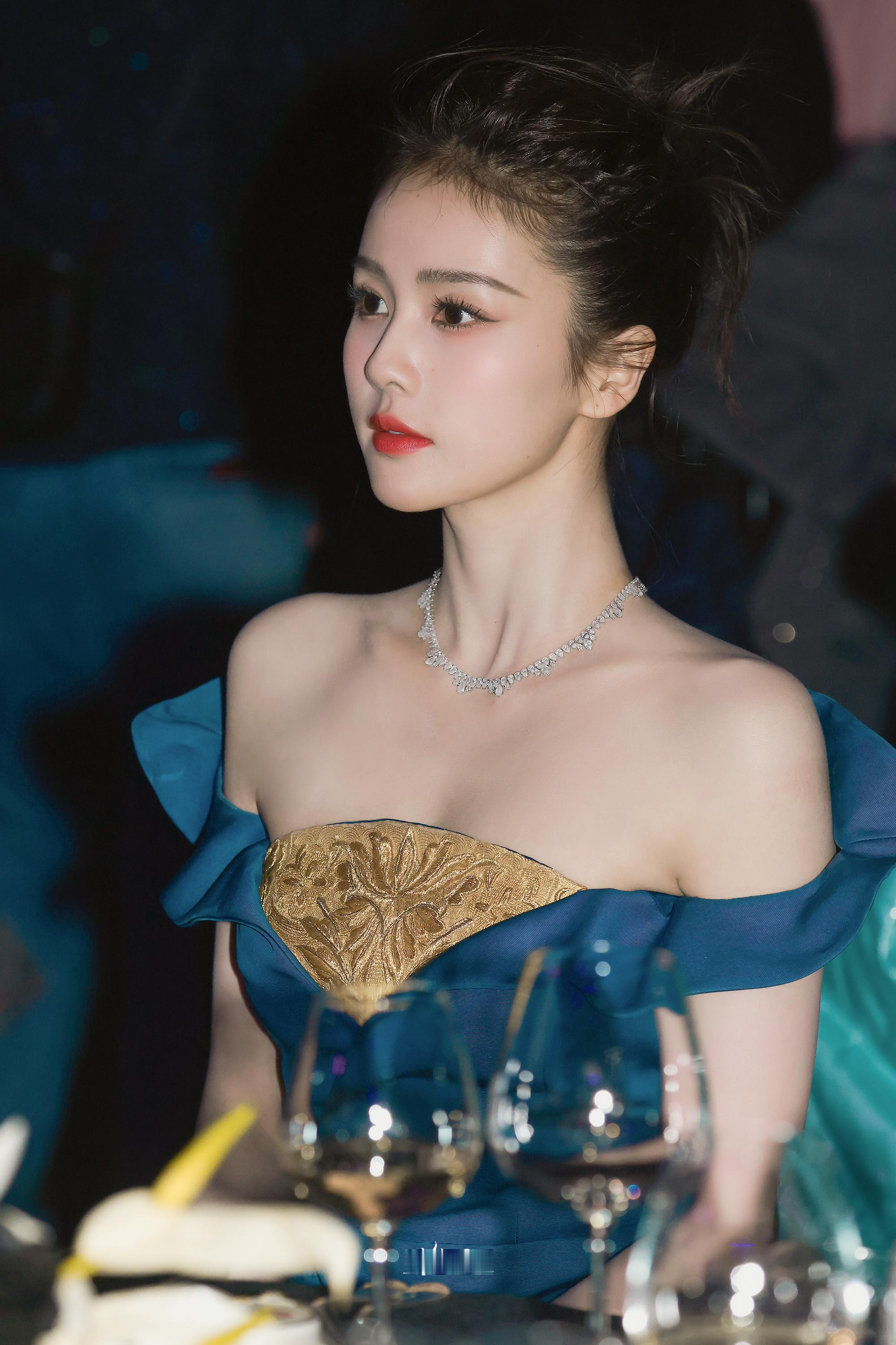 幼年体成长到少女时期·带点炸毛完全凤凰神女🌺白鹿