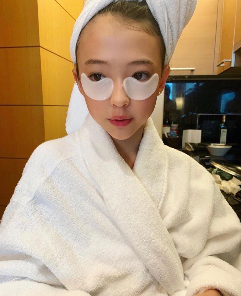 Ella的美完全用不着看五官光是脸型就有这么多数不完漂亮的表现点….