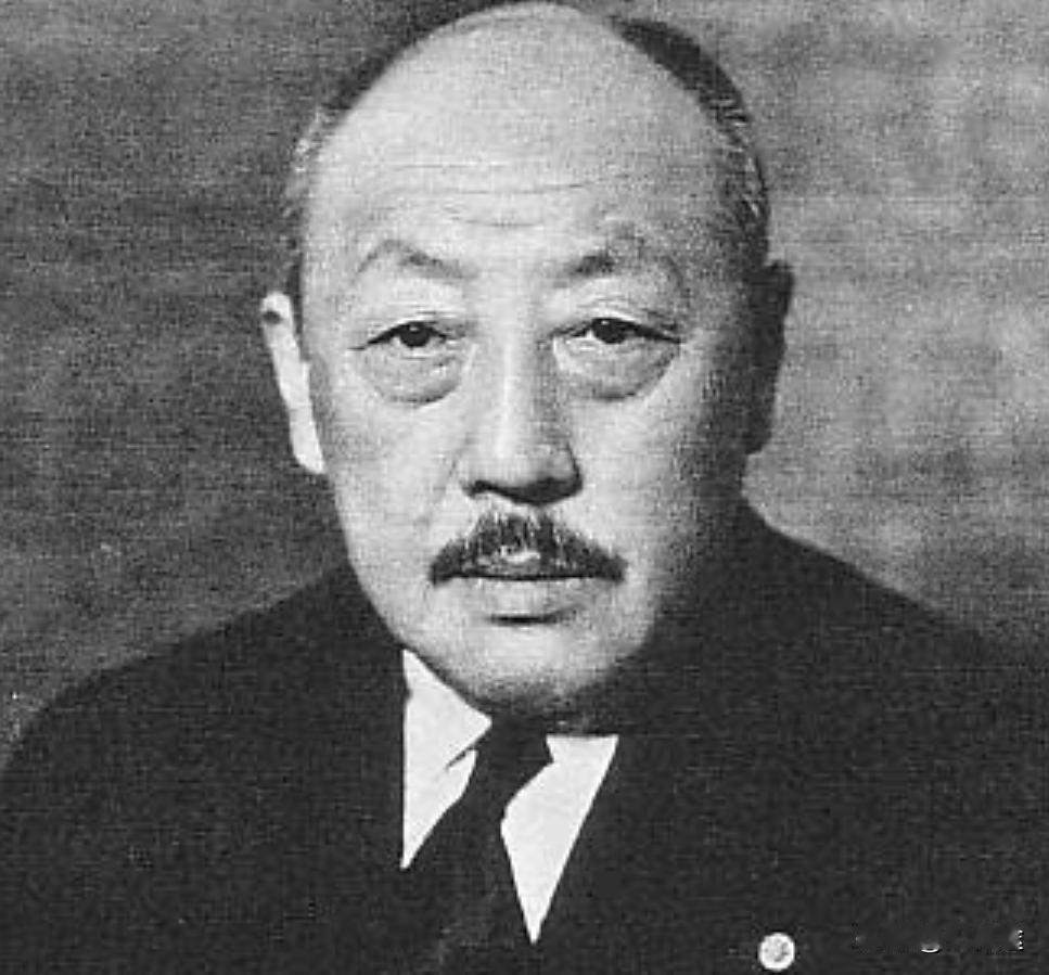 1955年，贺龙、聂荣臻去见卖豆腐出身的大汗奸张景惠，张景惠今年已84岁了，正戴