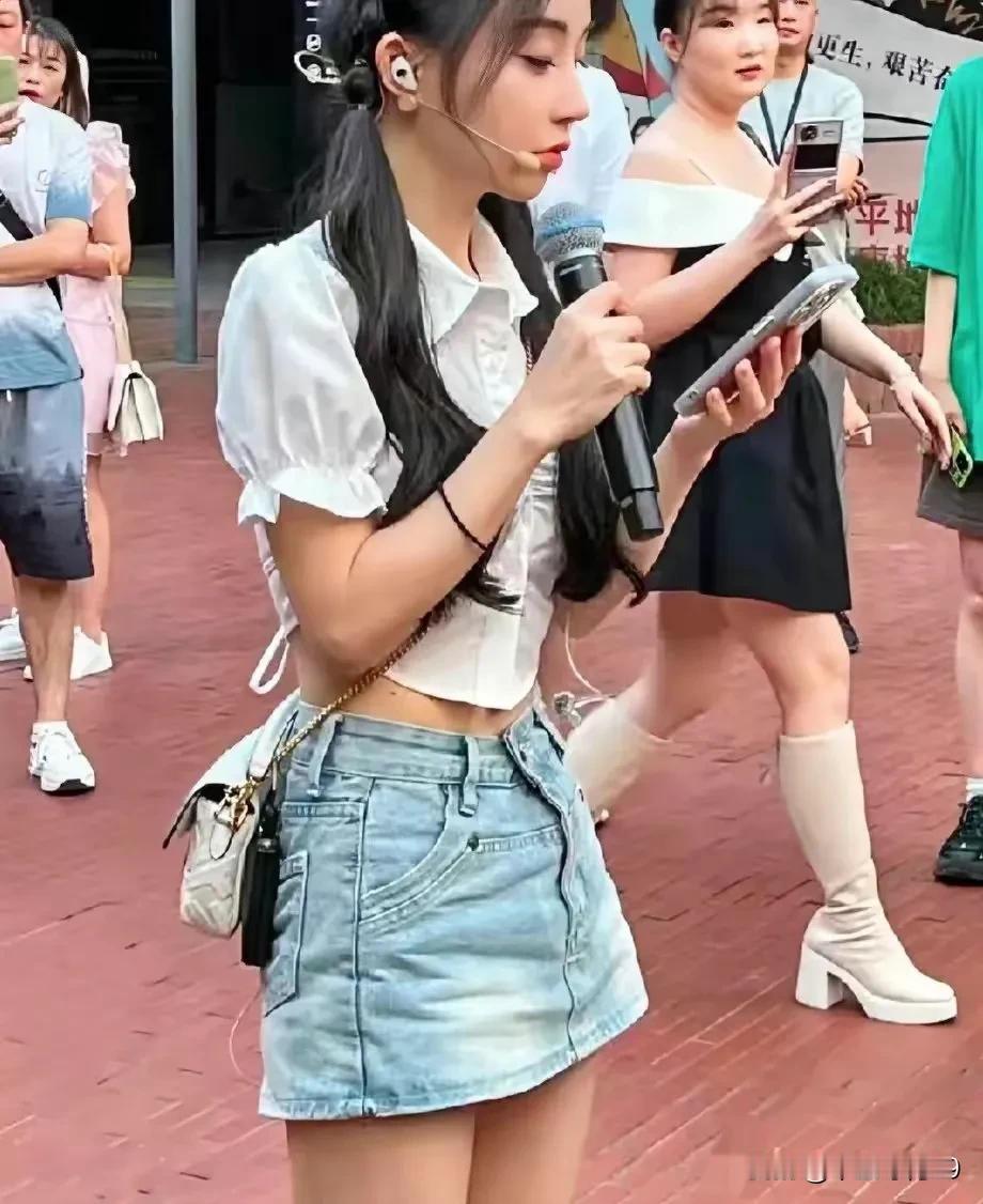 冯提莫，确实能看出她的变化来。