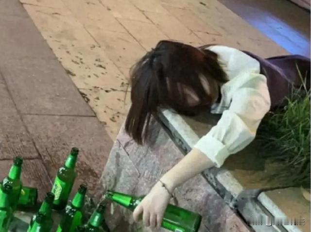 “挪用公款，转走公司560万打赏男主播？”上海，一位女财务周某，作为已婚人士，却