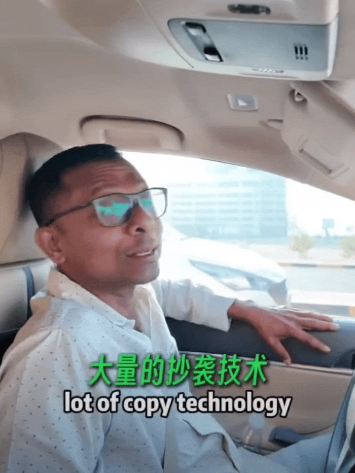 一位中国网友出差到印度打了一辆车。司机听说乘客是中国人，张嘴就来：“你们中国就会