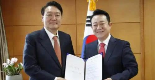 凌晨3点，尹锡悦案关键证人死了！李在明这回确实失策了昨天凌晨三点，前京畿道议