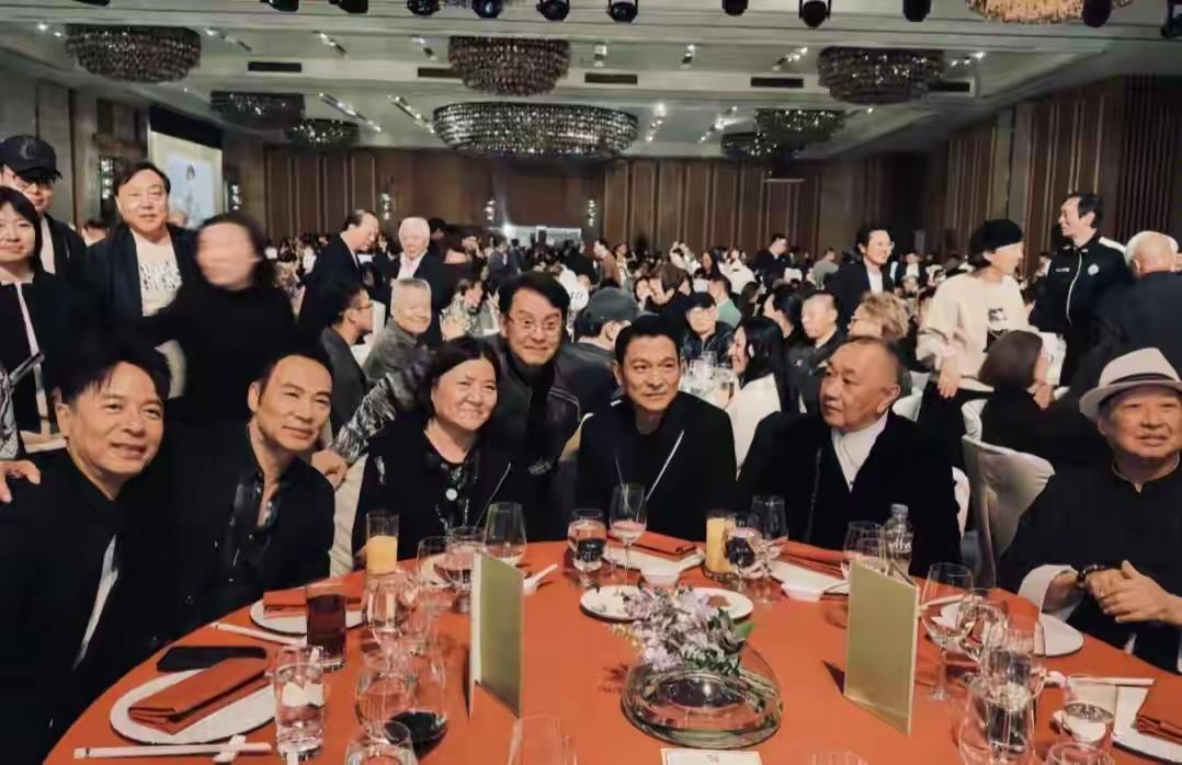 一帮老人了，唉