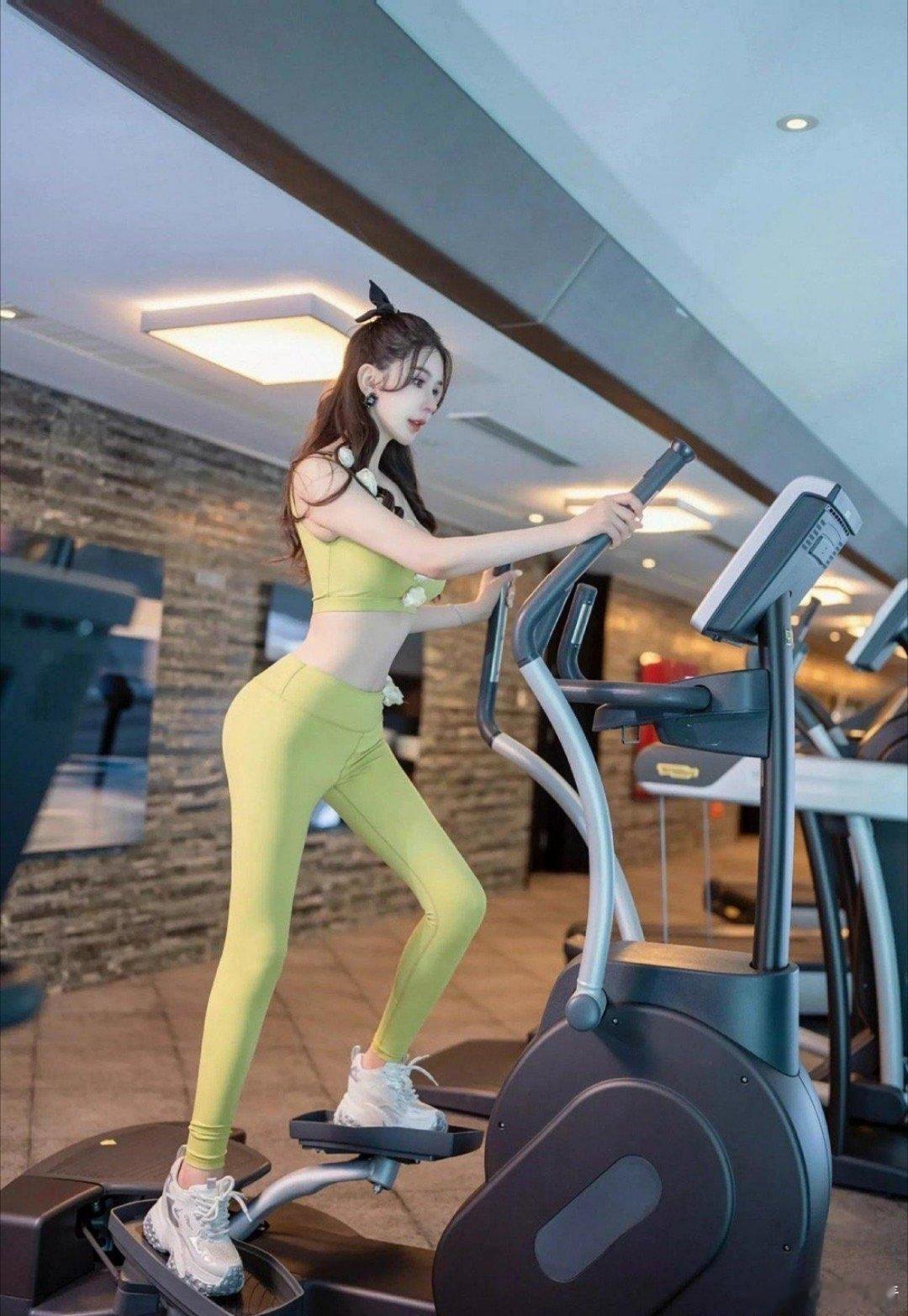 各位男同胞看好你们的女朋友吧​​​