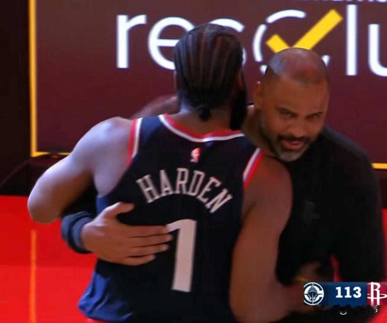 乌度卡谈哈登：“哈登很棒。”“我们赛后聊了一会。”“我问他来不来我们