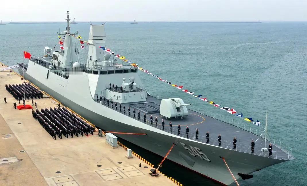 054B护卫舰只造了2艘——545漯河舰和555钦州舰，而比它早得多的054A却