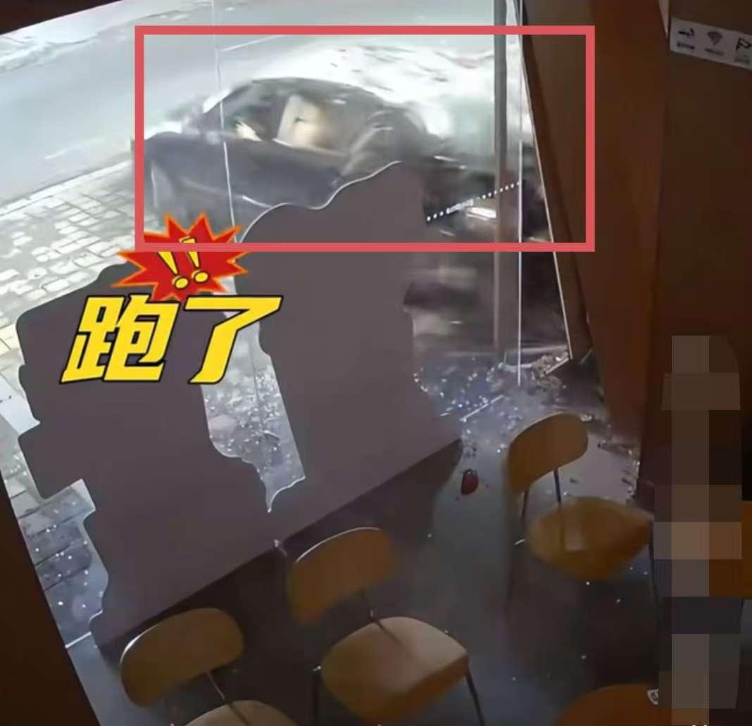 现在全网最后悔的，就是这个撞了奶茶店后逃跑的司机了！不是因为监控太多根本跑不