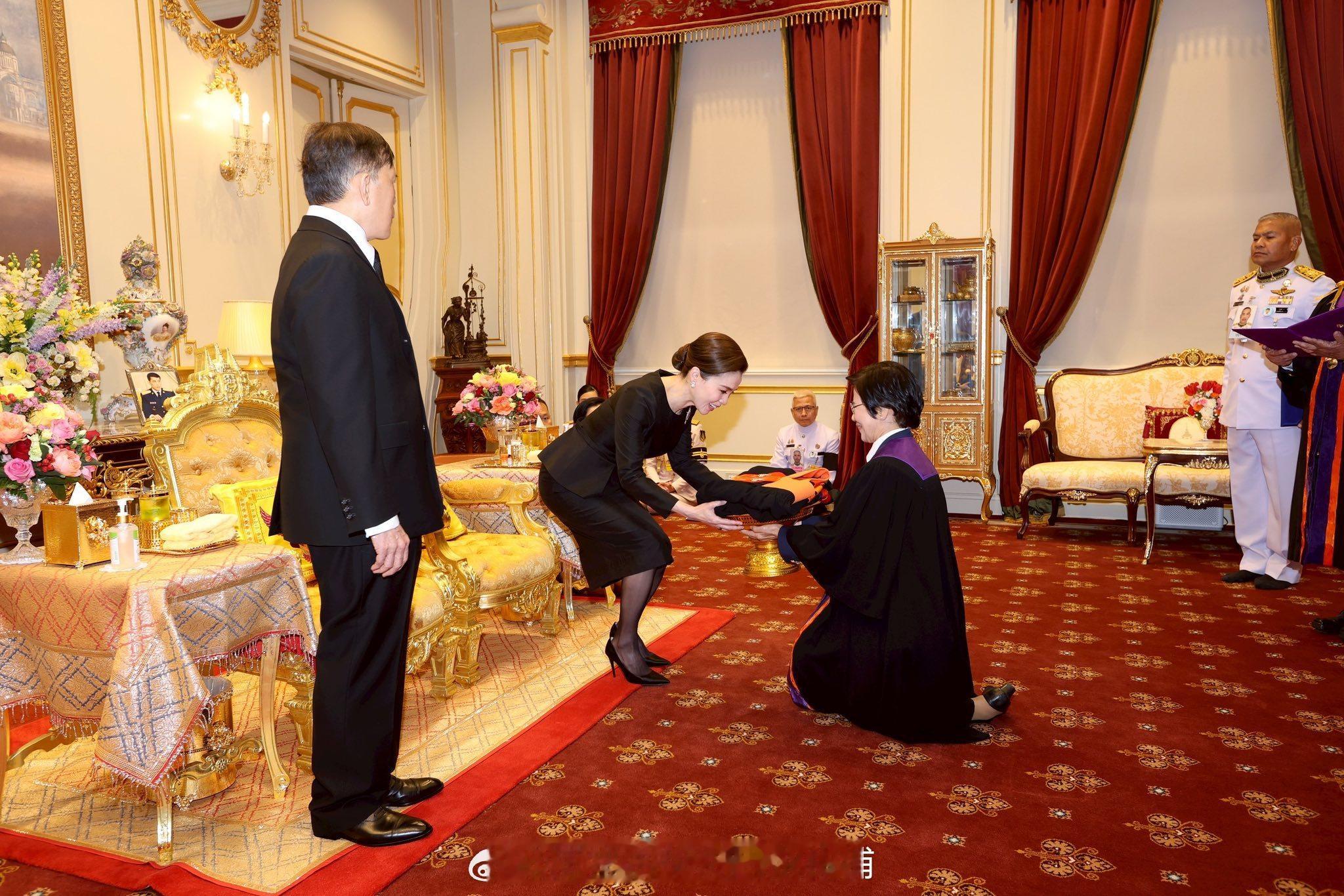 王室王室泰国王室素娘娘2026年1月25日，狗哥素娘娘接受瓦莱岚大学授予的荣誉