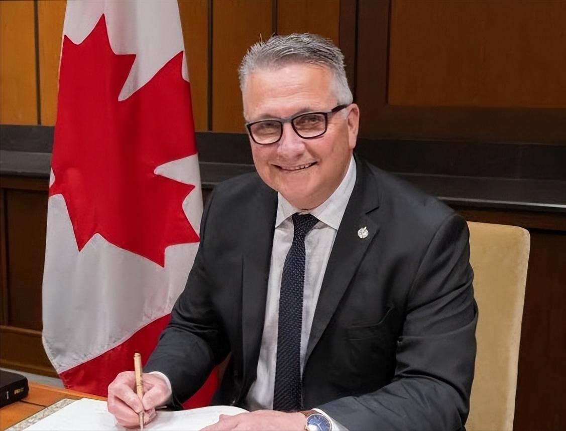 加拿大：已接到中方订单 加拿大农业部长今天凌晨接受采访的时候，那叫一个笑得合