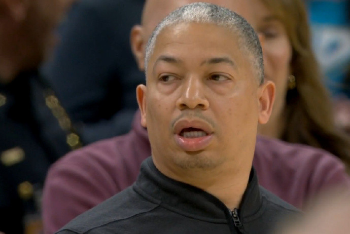 伦纳德投进中投绝杀之后还剩0.4秒，这0.4秒经历了太多跌宕起伏。步行者边线