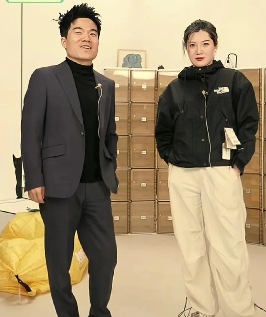 宇辉和盼盼大概就是我们上学时候，跟同学开玩笑说“苟富贵勿相忘”的最好模样吧！俩