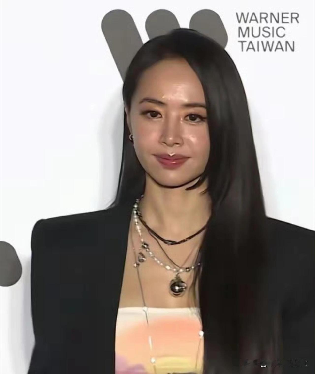 45岁蔡依林生图曝光，每天9点睡？网友：这状态太绝了！最近蔡依林的一张生图刷