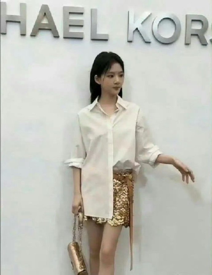 我去，任敏太恐怖了吧，大腿是我见过最细的，快和小腿一般粗细了