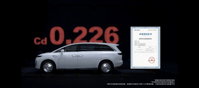 享界V8是一款不容有失的车型，9系的体量、9系的配置、9系的科技但8系的价格，和智界V9错位打入MP