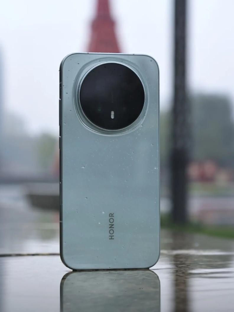 就事论事来说，荣耀Magic8绝对是今年最值得入手的旗舰荣耀Magic8今年