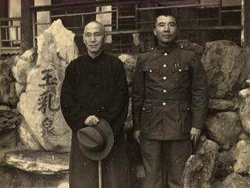 1948年王耀武被俘虏后，被送到陈毅面前。陈毅见到他后，问了这么一个问题：“你家