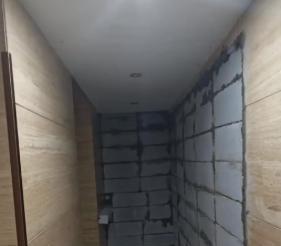 “太抽象了！”天津，一小区的一楼业主趁着晚上没人，竟把一楼大堂的200多平面积，