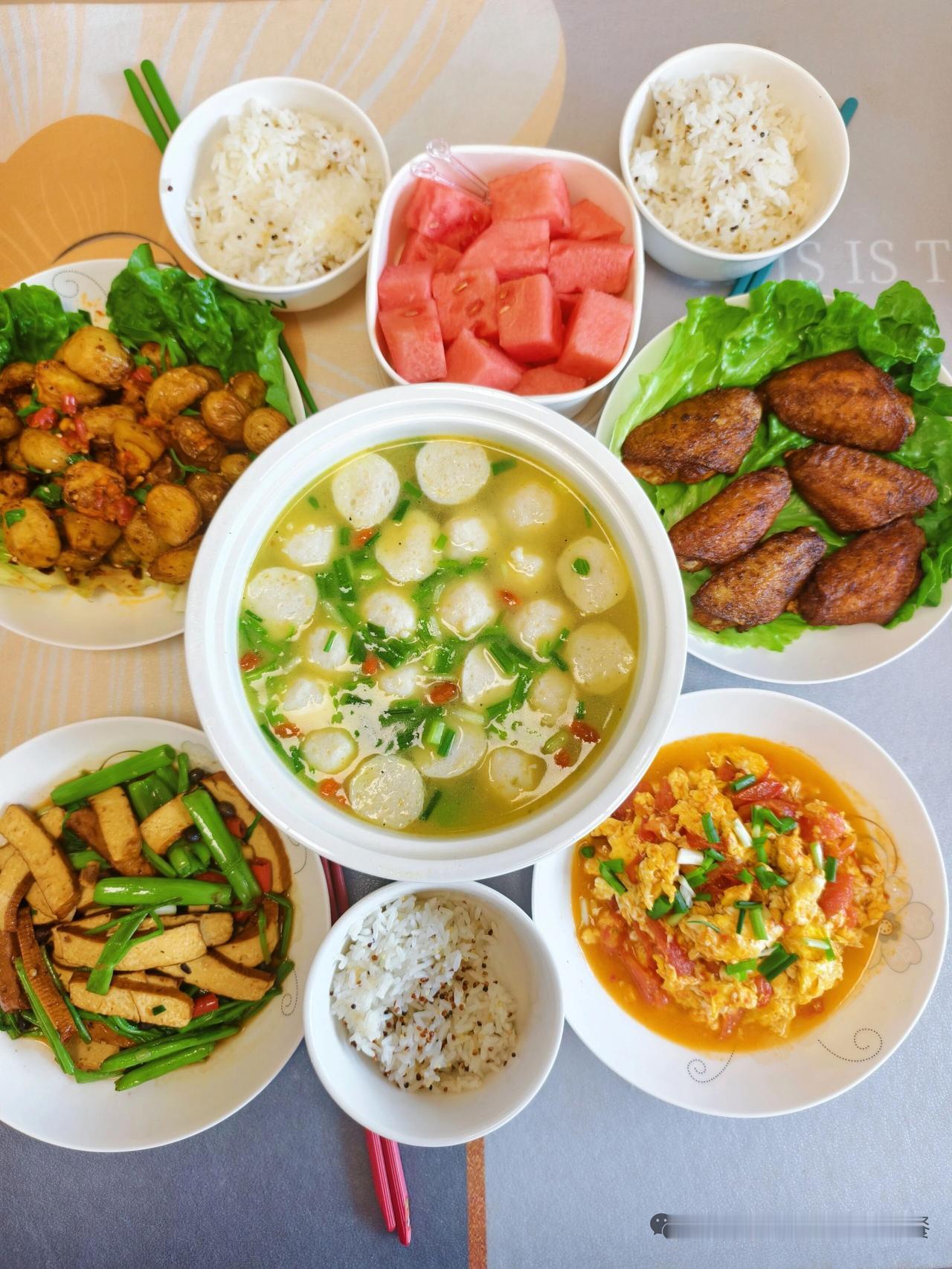 美味午餐大集合，色香味俱全！🍜🍛🍉🥗🍲🥞🥚