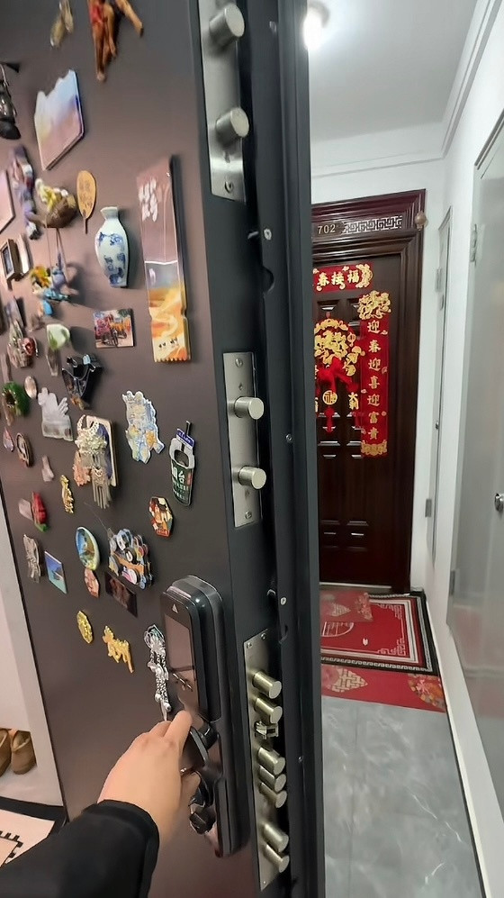 开锁师傅接了个单发现是来考试的这防盗门可太防盗了开锁师傅来了发现撬合页比开锁容易