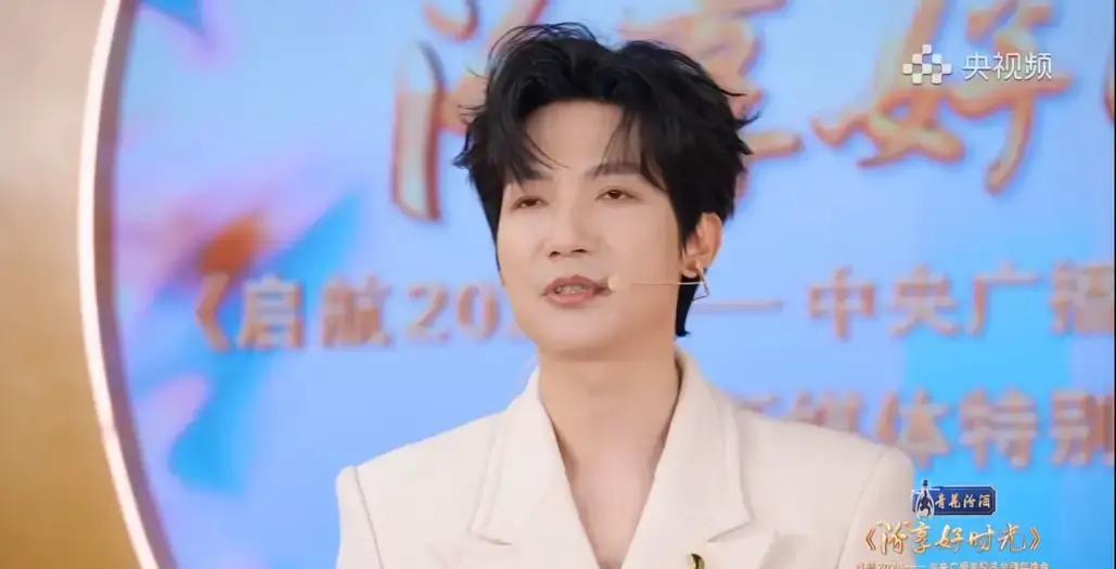 低谷3年零收入他一句“先活着”救了自己央视镜头前，陈楚生没谈翻红，只