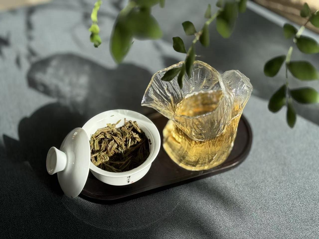 喝茶3大忌讳，一定要懂！喝茶，是许多人的日常。但要注意的是，茶叶喝对了才有利