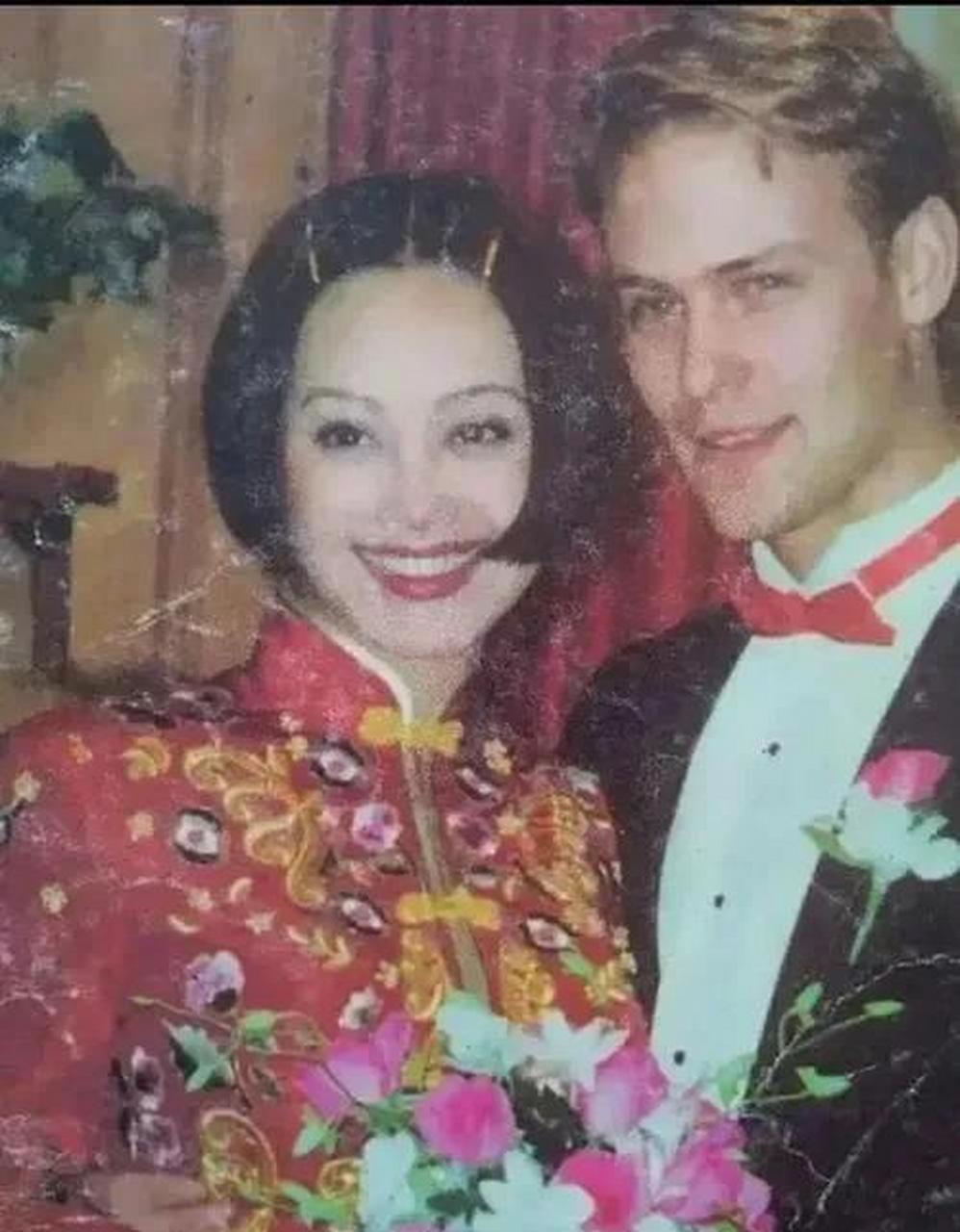1997年，宁静与美国人保罗结了婚，初到婆家时，她被眼前的一幕惊呆了。婆婆说：我