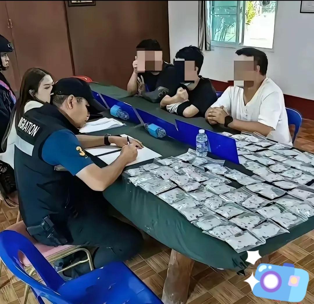 泰国那边传来的消息，真是把咱脸都打肿了！三个同胞在边境被扣，随身行李竟塞了8