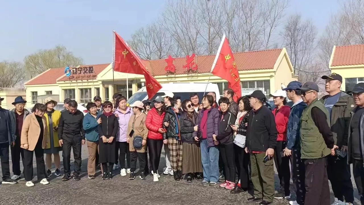 自驾游是跑高速还是走国道好？这是一个老掉牙的问题，是一个没有标准答案的问题。跑高