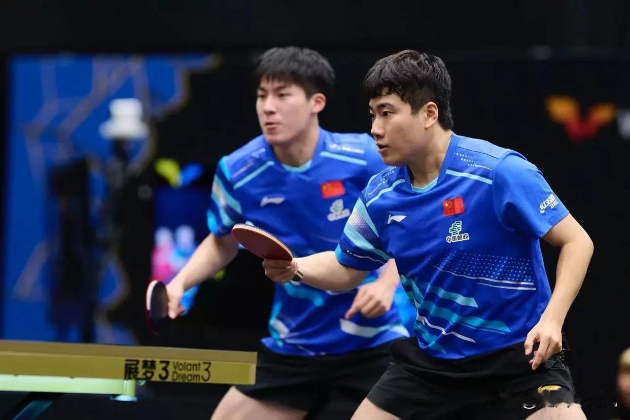 国乒2对珍贵的男双组合进8强了！8月20日，梁靖崑带着温瑞博，林诗栋带着黄友