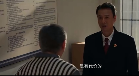 《以法之名》万宏被陈胜龙、熊磊恐吓后，他去探监，见到哥哥，开始他不想让哥哥分心，