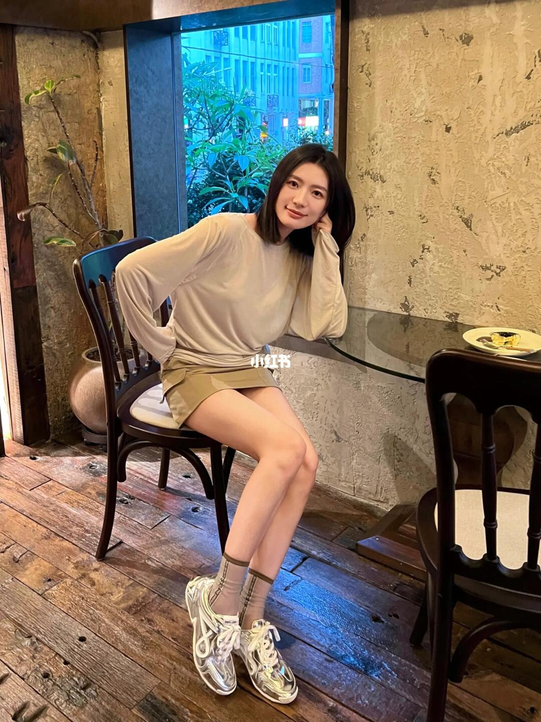 头发长长了些些