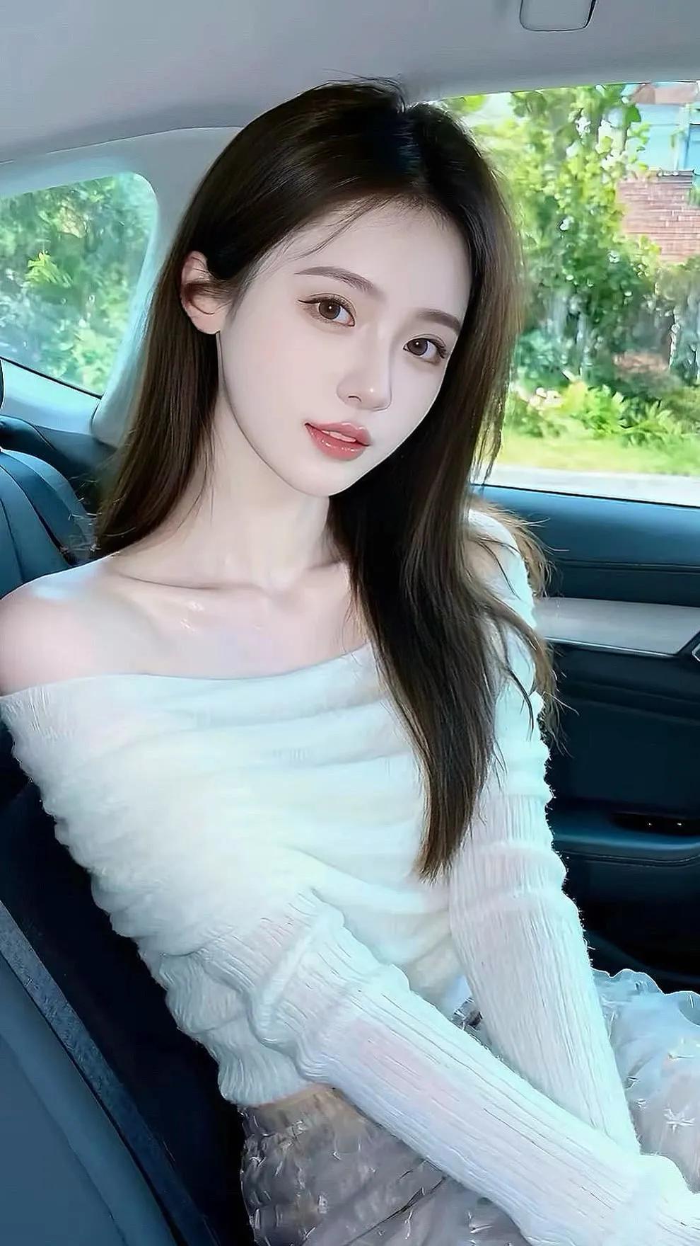 温柔车后座，甜美少女心街拍美女